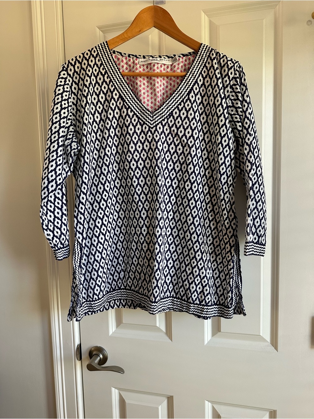 Gretchen Scott Navy White Geometric Print Tunic V-Neck 3/4 Sleeve Side Slits